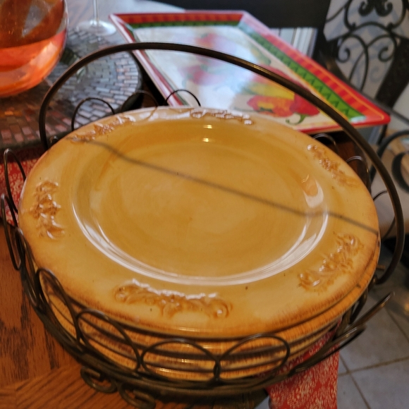 Mustard stacked dessert plates 4 in basket - Picture 2 of 3